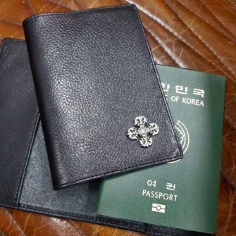 CHROME HEARTS 크롬하츠 여권지갑 (송아지가죽) 93605888