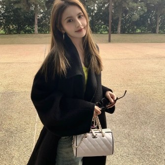 CHANEL 샤넬 양가죽 볼링백 A25P1121