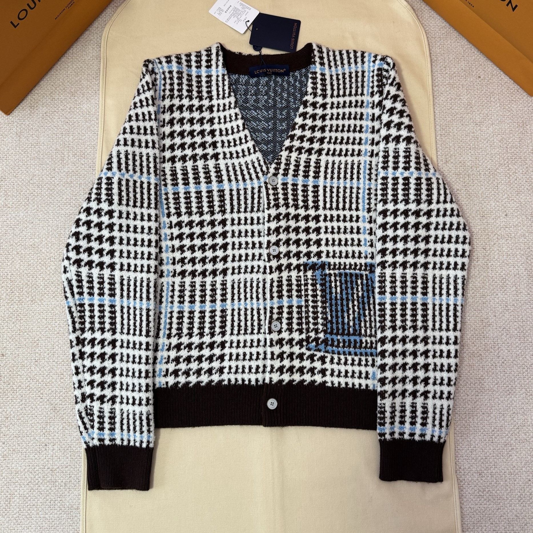 LOUIS VUITTON 루이비통 가디건 니트 1AJBSP #1740616
