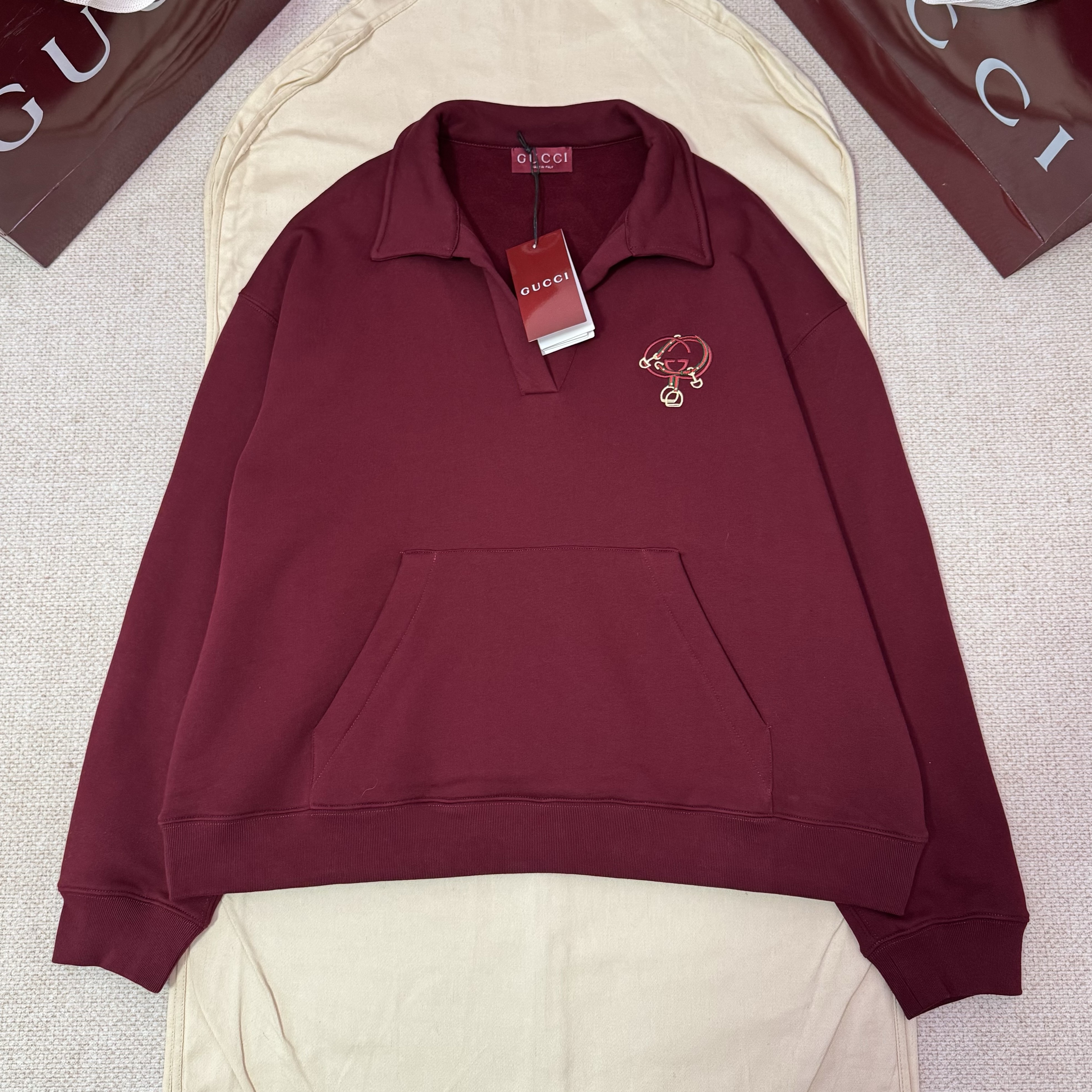 GUCCI 구찌 자수 카라 맨투맨 #16496110