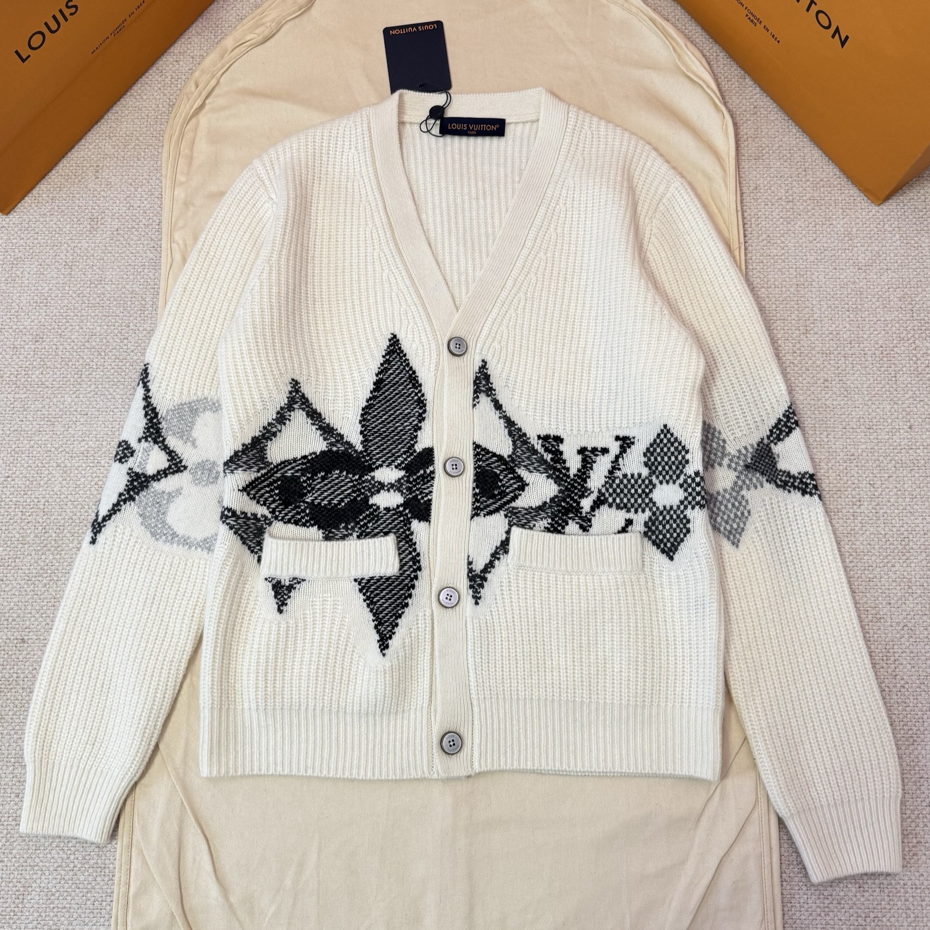 LOUIS VUITTON 루이비통 가디건 1AJBX5 #16556115