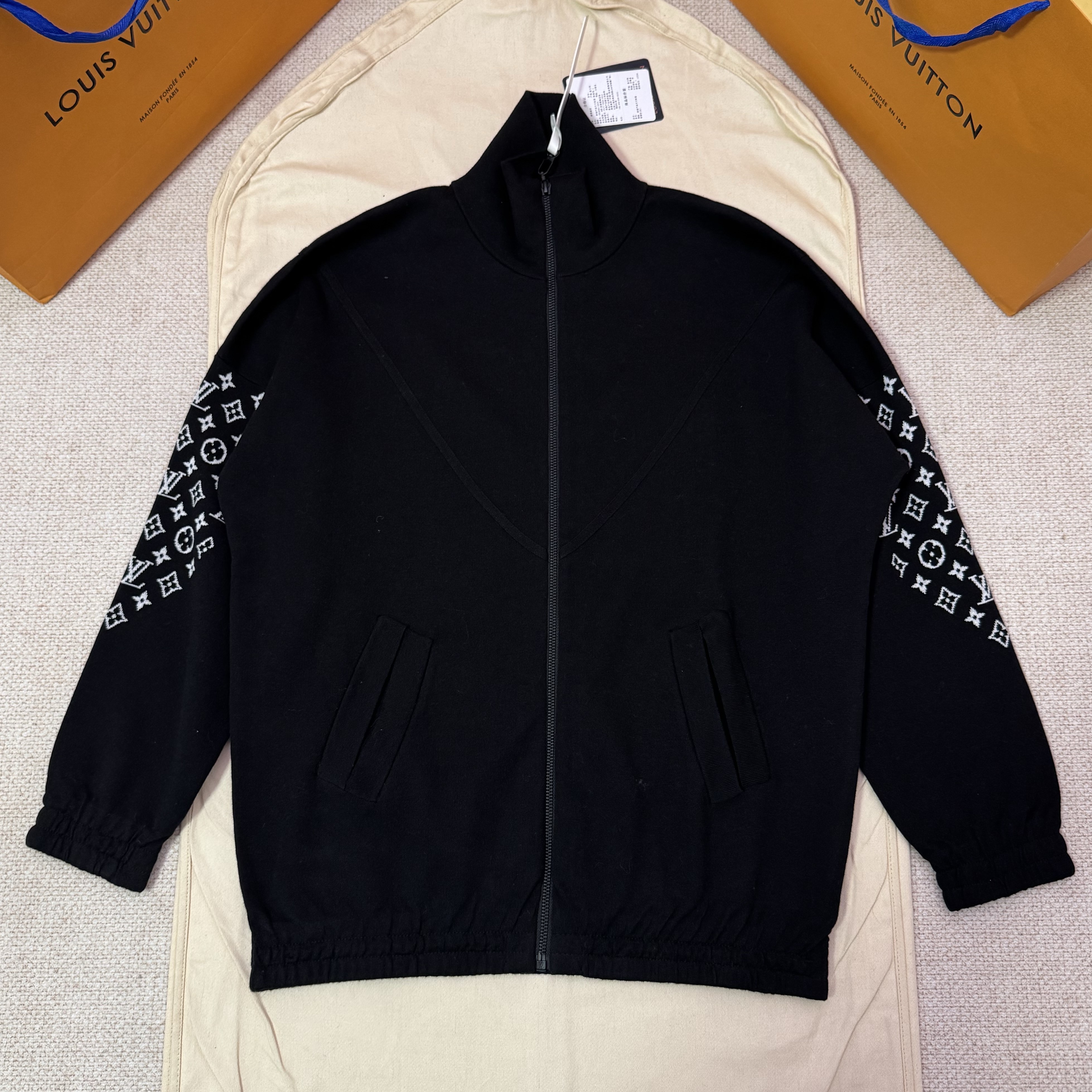 LOUIS VUITTON 루이비통 모노그램 악센트 집업 니트 자켓(재킷) #13416120