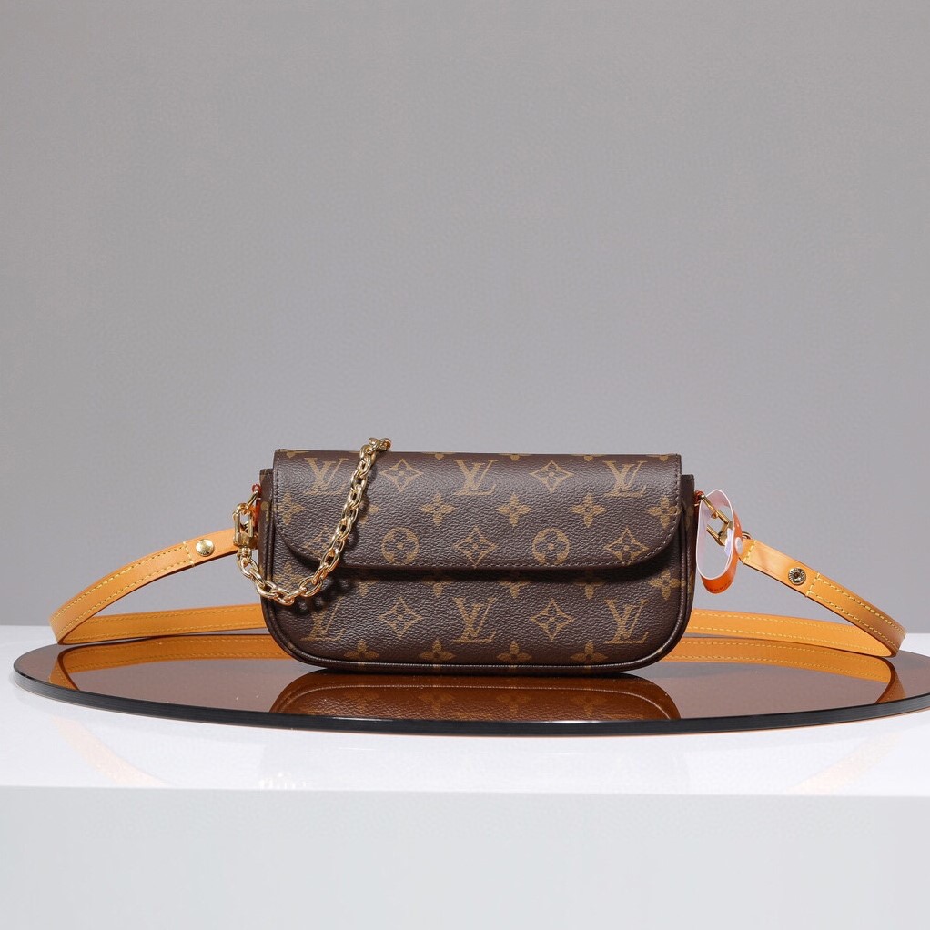 LOUIS VUITTON 루이비통 WALLET ON CHAIN IVY M81911 {한정시간특가}