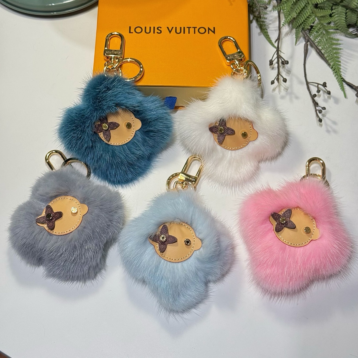 LOUIS VUITTON 루이비통 비비엔 퍼 키홀더 키링 백참(백꾸) M03820