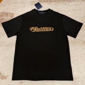 LOUIS VUITTON 루이비통 엠벨리시드 시그니처 티셔츠 1AJTYP