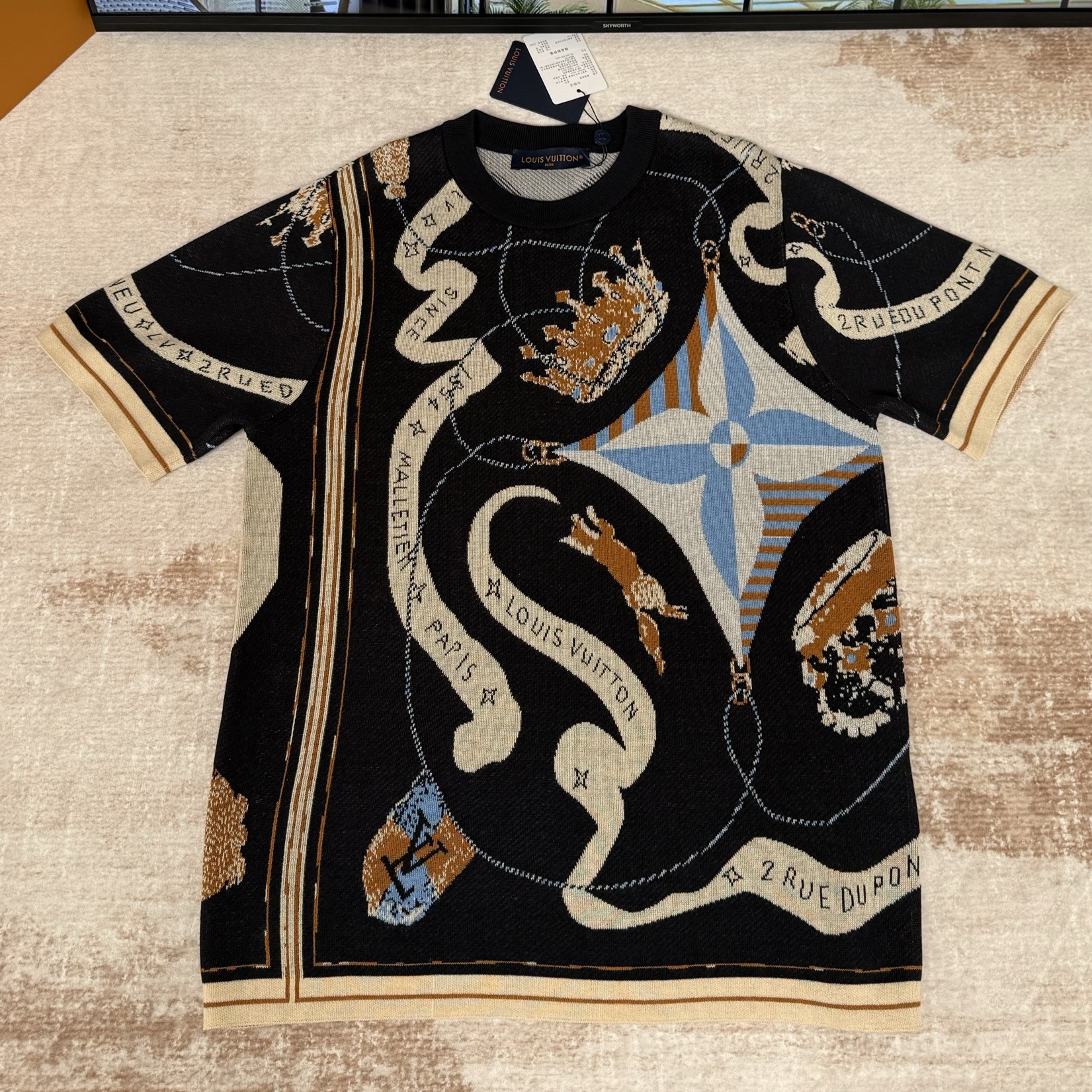 LOUIS VUITTON 루이비통 그래픽 반팔 티셔츠 #1838639
