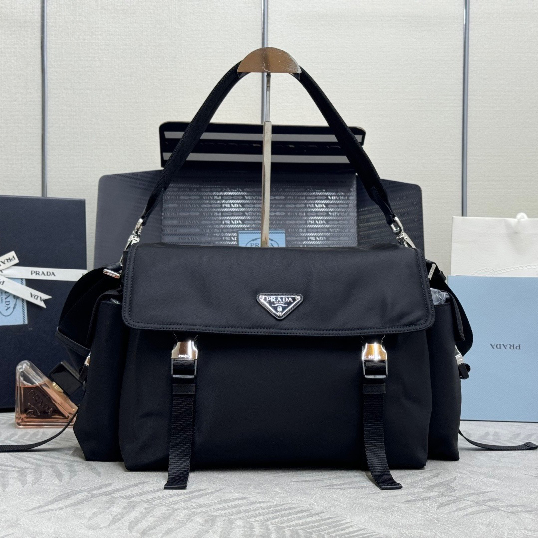 PRADA 프라다 리나일론 익스프로러 메신저 숄더백 42cm 2VD082