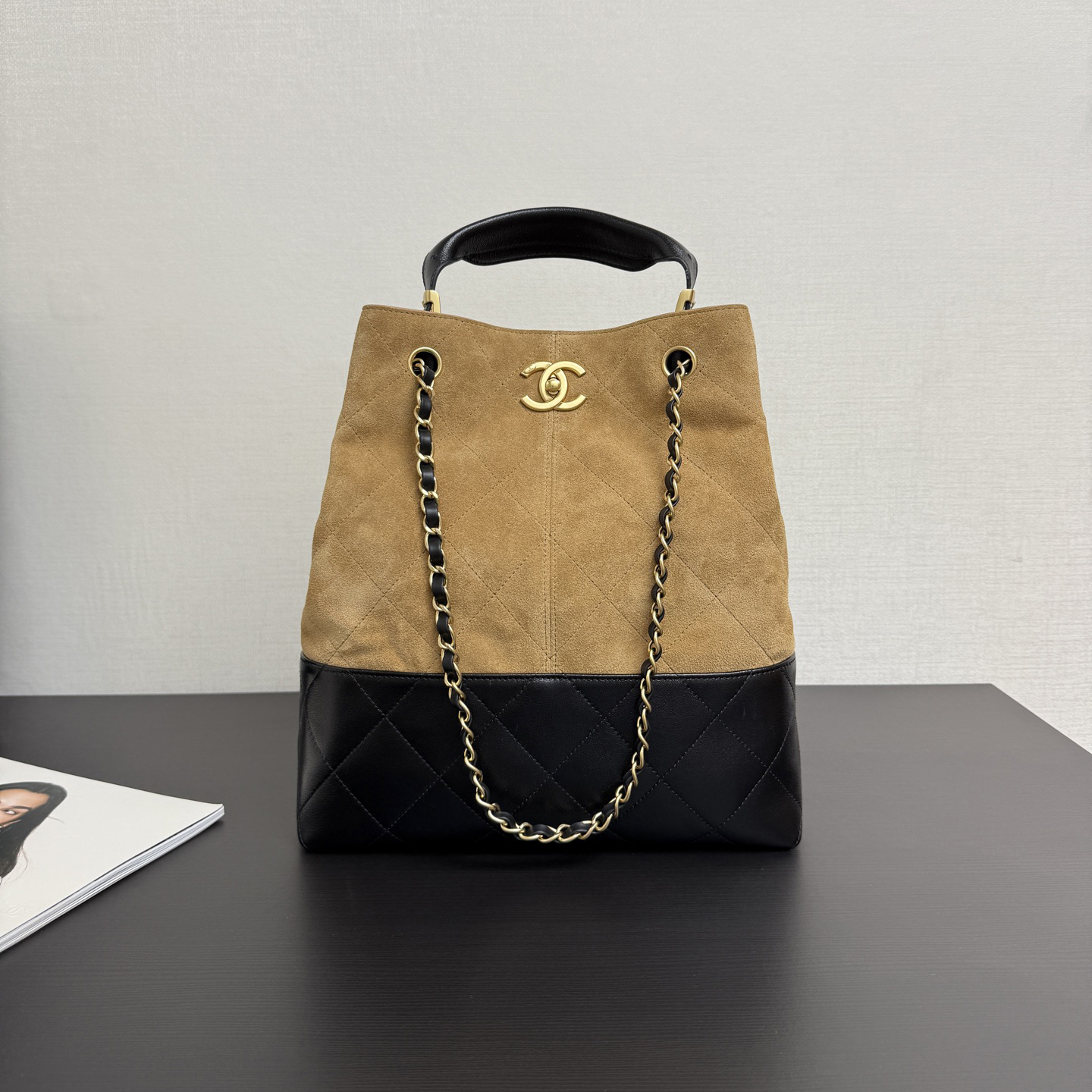 CHANEL 샤넬 25A 공방 투톤 스웨이드 쇼핑백 #AS5636