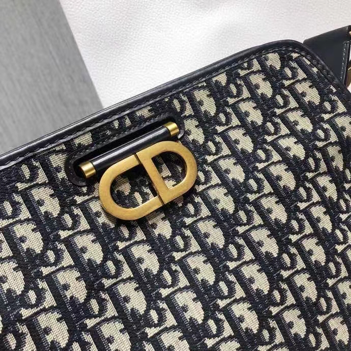 DIOR 디올