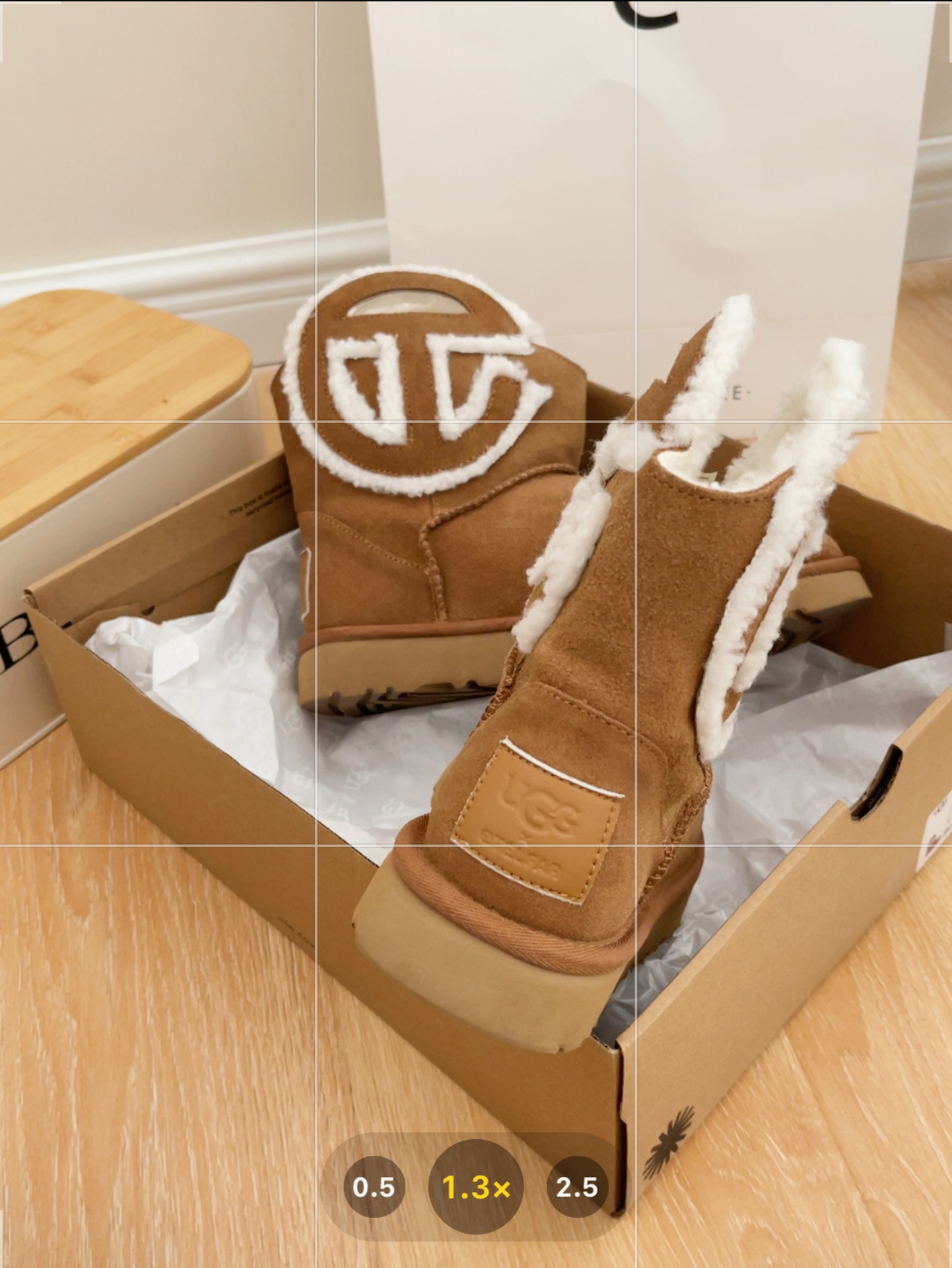 UGG 230110351