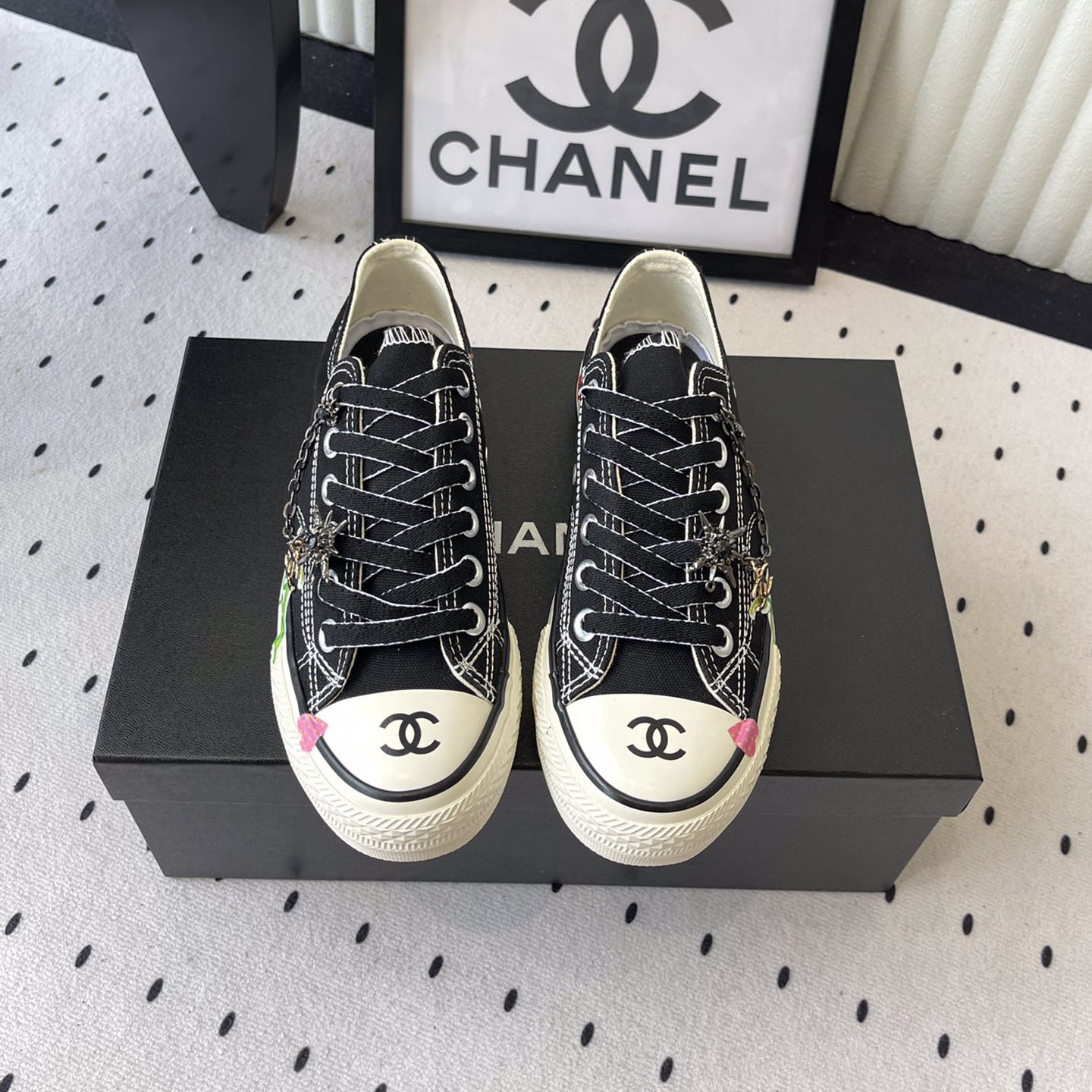 CHANEL 샤넬 스니커즈 2508161654