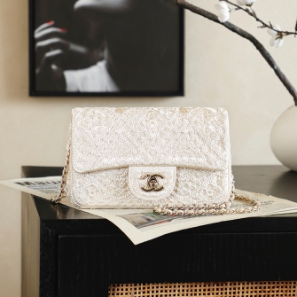 CHANEL 샤넬 코코 비치 미디엄 자수 메쉬 플랩백 AS6156