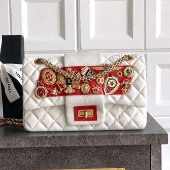 CHANEL 샤넬 2.55 참 밀리터리 밴드 미디움 플랩백 AS6112